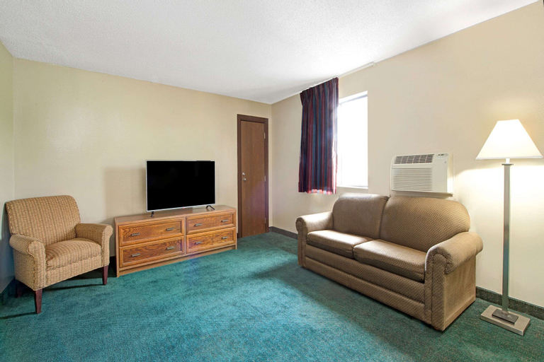 Bedroom 3, Super 8 by Wyndham Eureka/Six Flags Nearby, Saint Louis