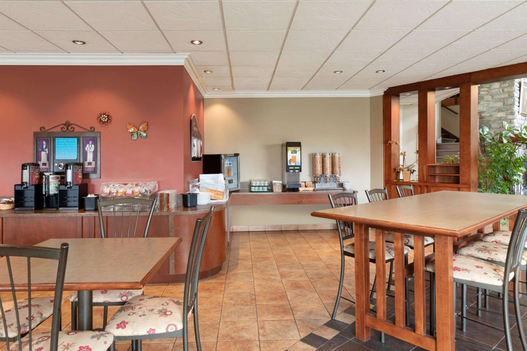 Food & Drinks 5, Days Inn by Wyndham Montmagny, Montmagny