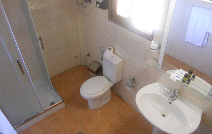 Bathroom 4, Hotel Onorato, Vlorës