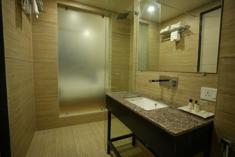 Bathroom 5, Hotel Makhan Vihar, Surguja