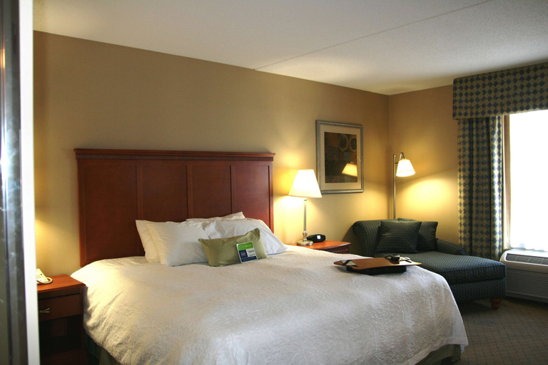 Bedroom 3, Hampton Inn & Suites Tilton, Belknap