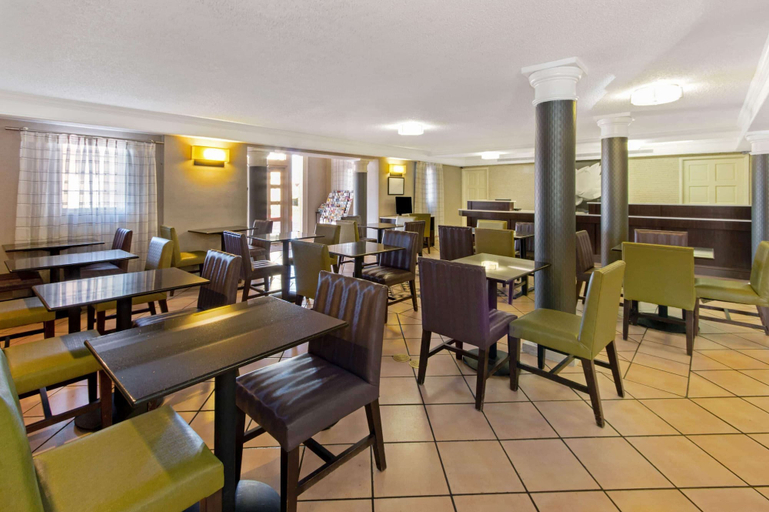 Food & Drinks 5, La Quinta Inn by Wyndham Santa Fe, Santa Fe