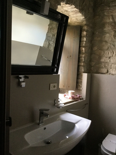 Bathroom 3, La Portella, Potenza