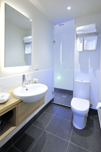 Bathroom 4, Mercure Melbourne Therry Street, Melbourne
