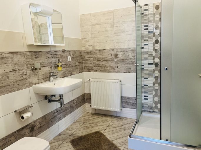 Bathroom 5, M&M Hotel – Harburg, Hamburg