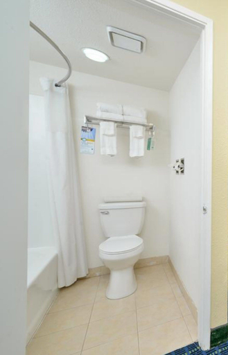 Bathroom 4, Quality Inn Parker, La Paz