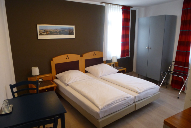 Bedroom 5, Hotel Zum Löwen, Hochtaunuskreis