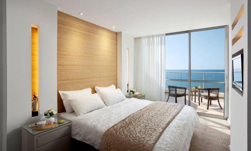 Bedroom 4, David's Harp Hotel and Suits