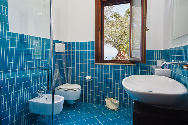 Bathroom 3, Villa Del Drago, Trapani