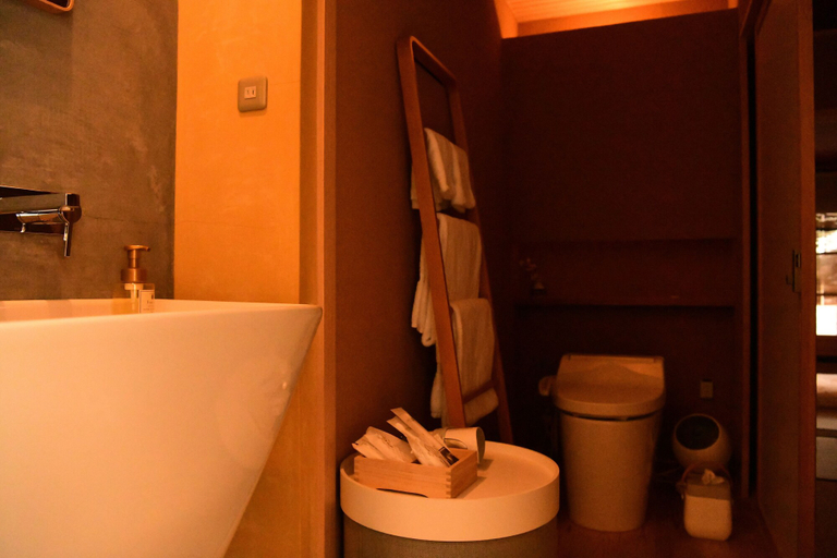 Bathroom 5, Village Kiramachi, Kyoto