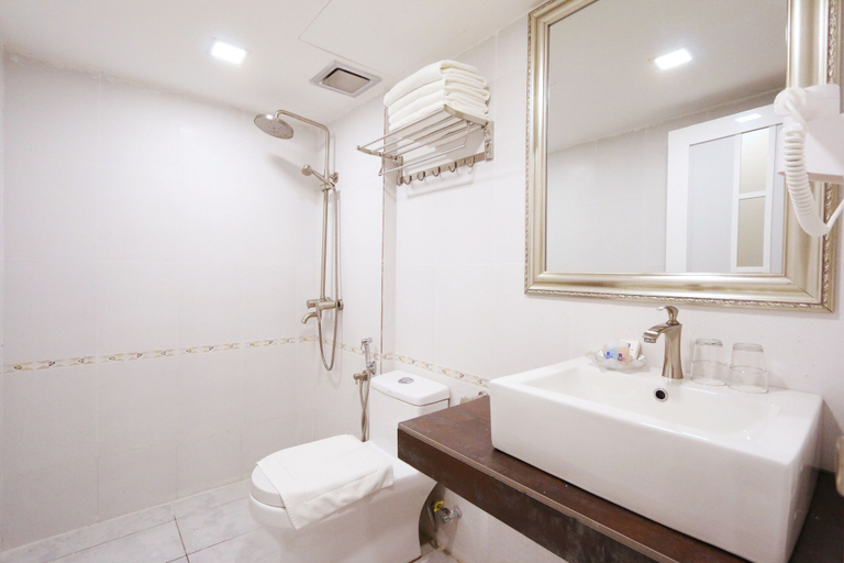 Bathroom 4, Swing & Pillows @ USJ Taipan, Subang Jaya