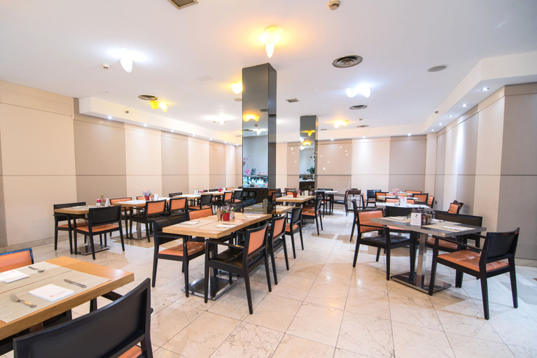 Food & Drinks 5, Petit Palace President Castellana, Madrid