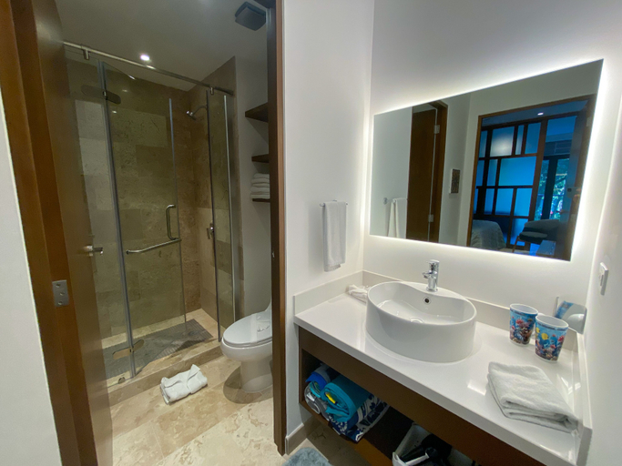 Bathroom 2, Ipana B113, Cozumel