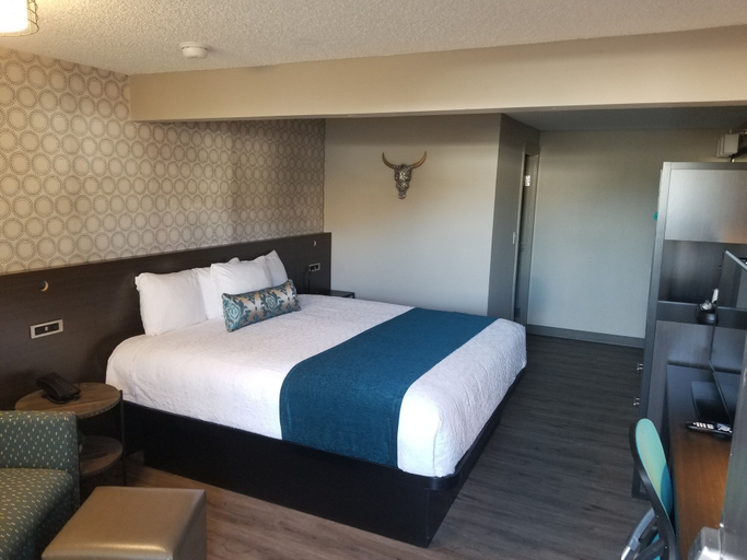 Bedroom 2, The Hotel Y, a Dazzler Select by Wyndham, Yakima