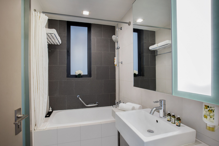 Bathroom 4, Citadines Xinghai Suzhou, Suzhou