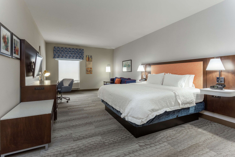 Bedroom 2, Hampton Inn Jefferson City at Capital Mall, Cole