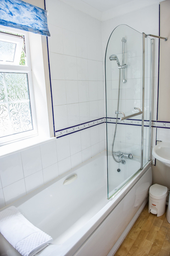 Bathroom 5, Claverton Country House Hotel, East Sussex