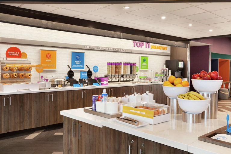 Food & Drinks 4, Tru by Hilton Madison West, WI, Dane