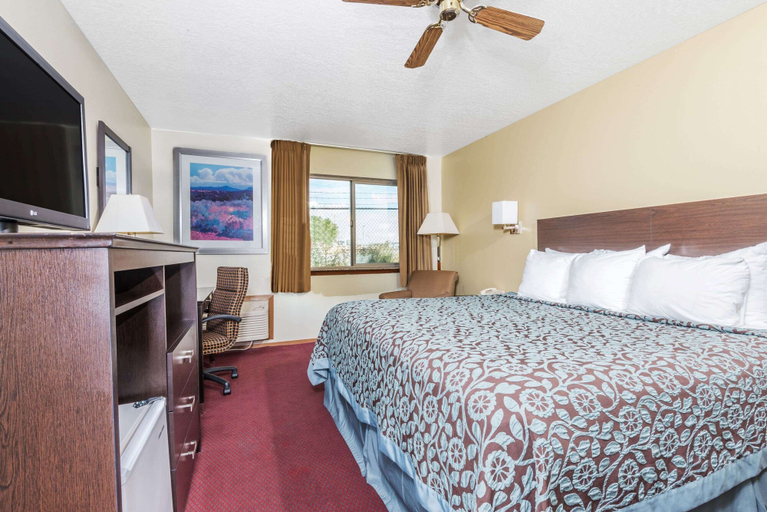 Bedroom 3, Days Inn by Wyndham Pueblo, Pueblo