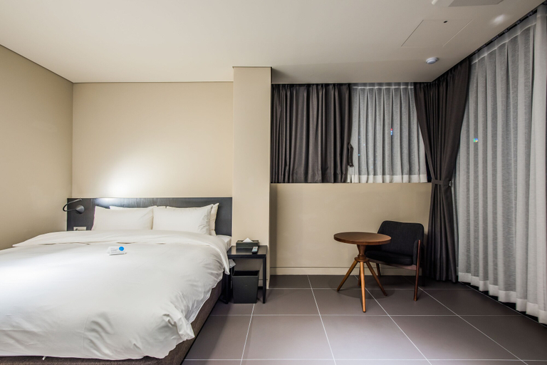 Bedroom 3, Rivertain Hotel, Buk