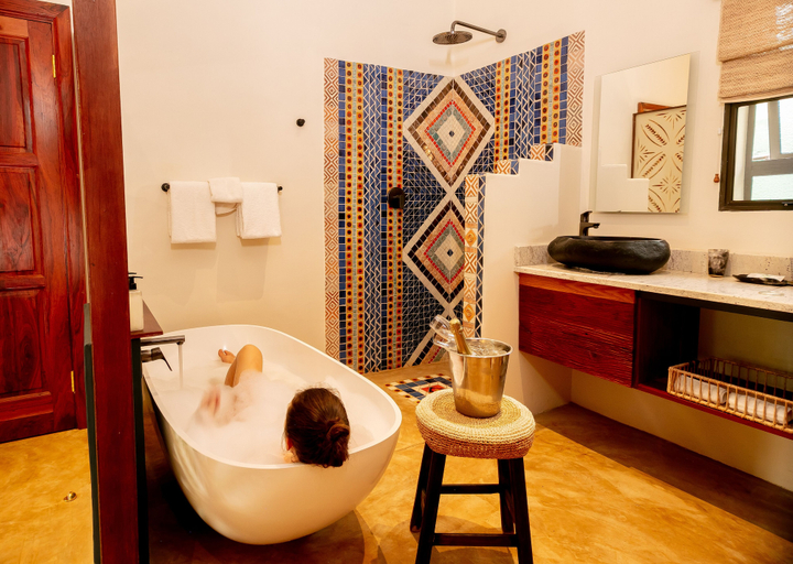 Bathroom 5, Shongwe Lookout, Hwange
