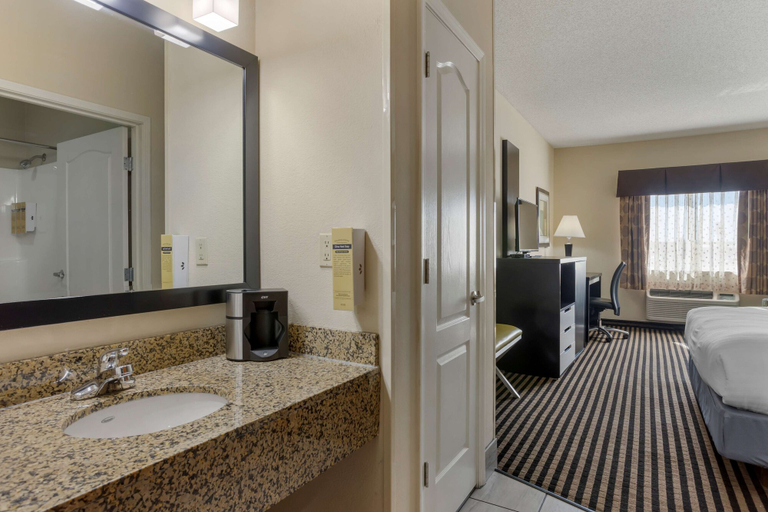 Bathroom 4, Best Western Plus Searcy Inn, White