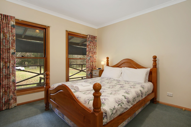 Bedroom 2, Stoney Creek - On Morses Creek Road, Alpine - East