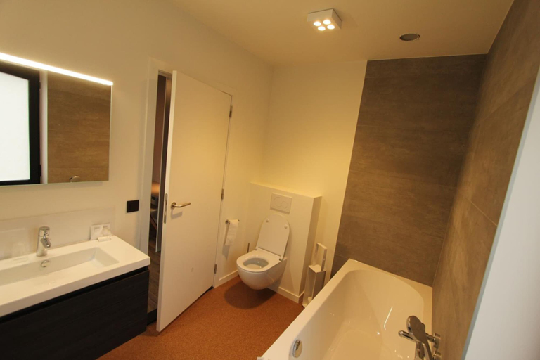 Bathroom 4, De Heidebloem, Antwerpen