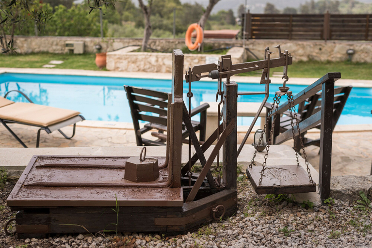 Sport & Beauty 5, Villa Aloni-traditional Stone Villa With Nice View,pool and Garden, Crete