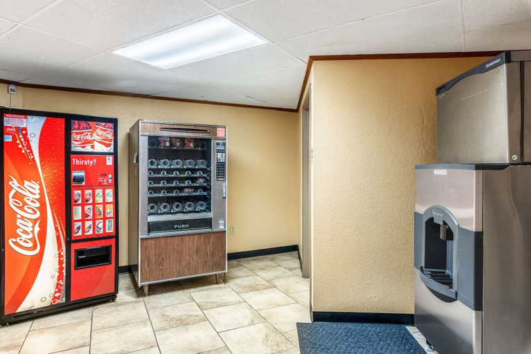 Food & Drinks 5, Americas Best Value Inn Searcy, White