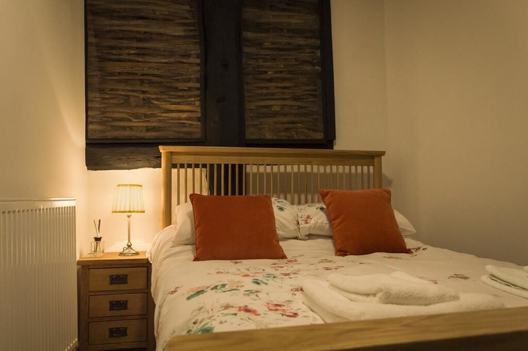Bedroom 2, The Three Gables, Warwickshire