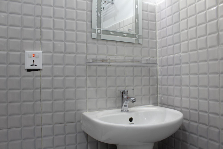 Bathroom, Chhen Bed & Breakfast, Gandaki