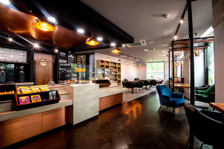 Food & Drinks 5, Roomzzz London Stratford , London