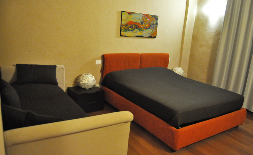 Others 5, Al Canto del Cavour, Pistoia