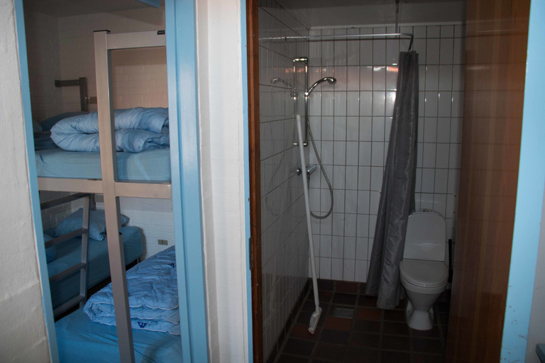 Bathroom 5, Danhostel Helsingør Vandrerhjem, Helsingør