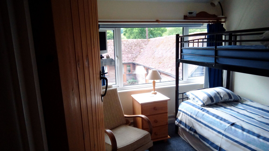 Bedroom 4, Copper Beeches Accomodation, Hampshire