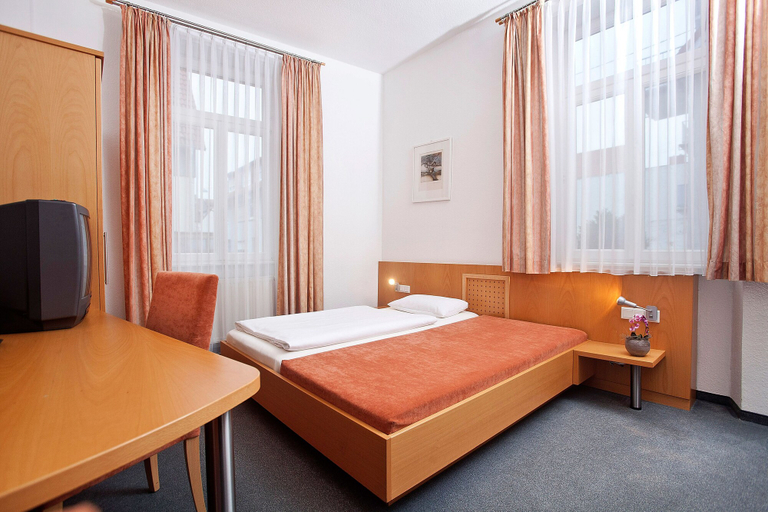 Bedroom 2, Hotel Grünshof, Rhein-Neckar-Kreis