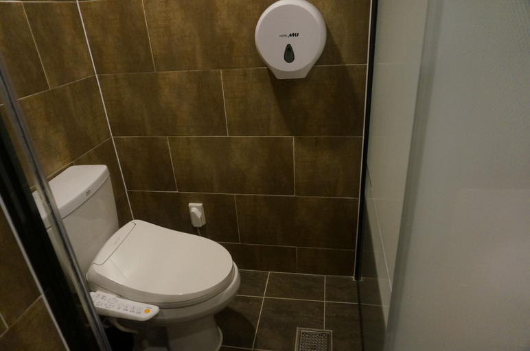 Bathroom 5, Hotel MU, Jung