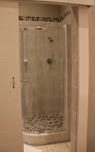 Bathroom 2, Tranquil House B&B @ 10 Berry St, Chris Hani