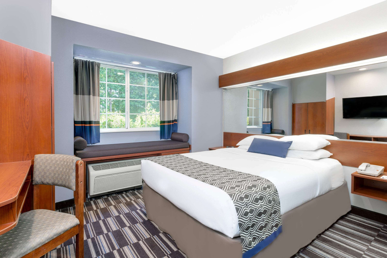 Bedroom 3, Microtel Inn & Suites by Wyndham Bremen, Carroll