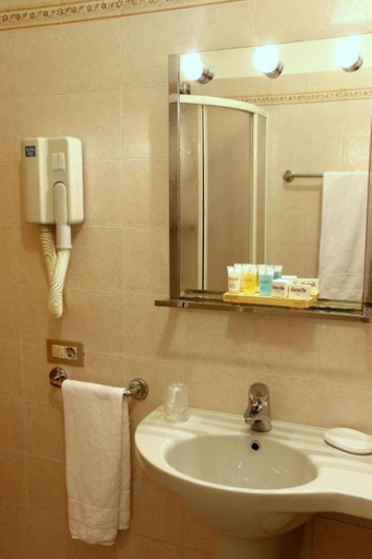 Bathroom 4, Hotel Sassella, Sondrio
