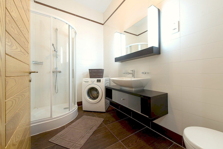 Bathroom, Luxury Apartment With Pool