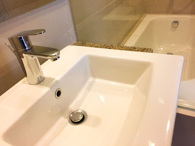 Bathroom 3, Mactan Cebu Beach Condo, Lapu-Lapu City