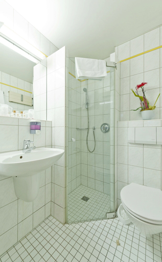 Bathroom 5, Hotel Neuwirtshaus, Stuttgart