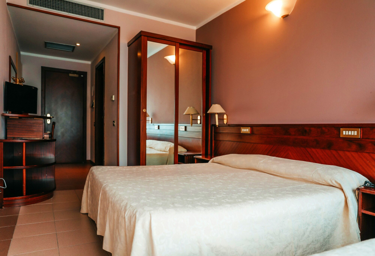 Bedroom 3, Dante Family Beach Resort, Ravenna