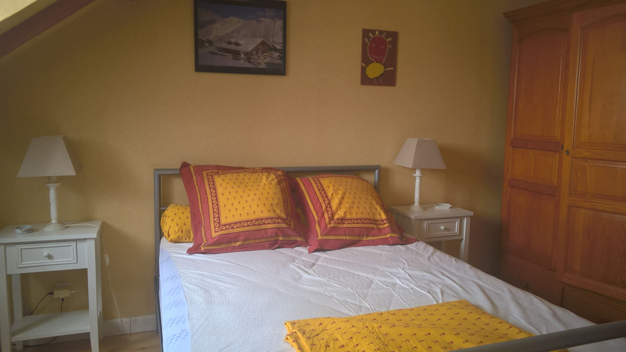 Bedroom 4, Chambre dans une maison pleine de vie, Yvelines