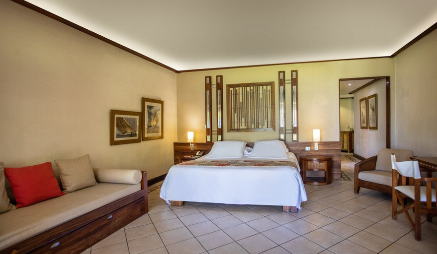 Bedroom 4, Paradis Beachcomber Golf Resort & Spa, Black River