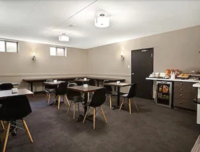 Food & Drinks 5, Days Inn by Wyndham Stouffville, York