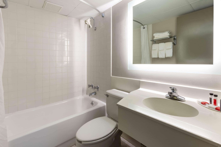 Bathroom 4, Days Inn by Wyndham Sandusky / Cedar Point, Erie
