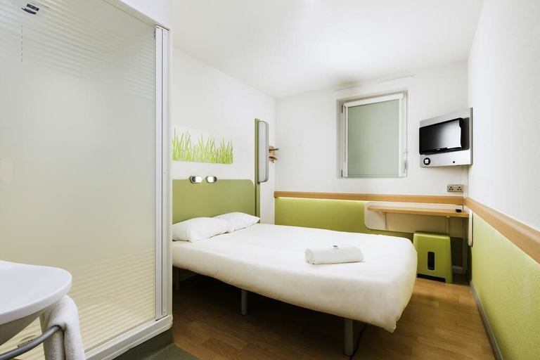 Bedroom 3, ibis budget Edinburgh Park, Edinburgh